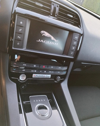 Jaguar F-Pace cena 62900 przebieg: 111000, rok produkcji 2017 z Iłowa małe 121